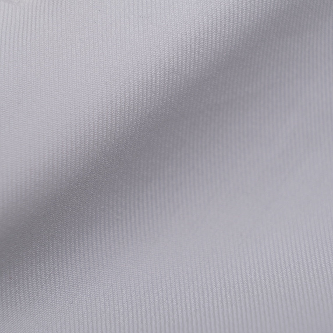 Une popeline blanc optique avec effet dobby